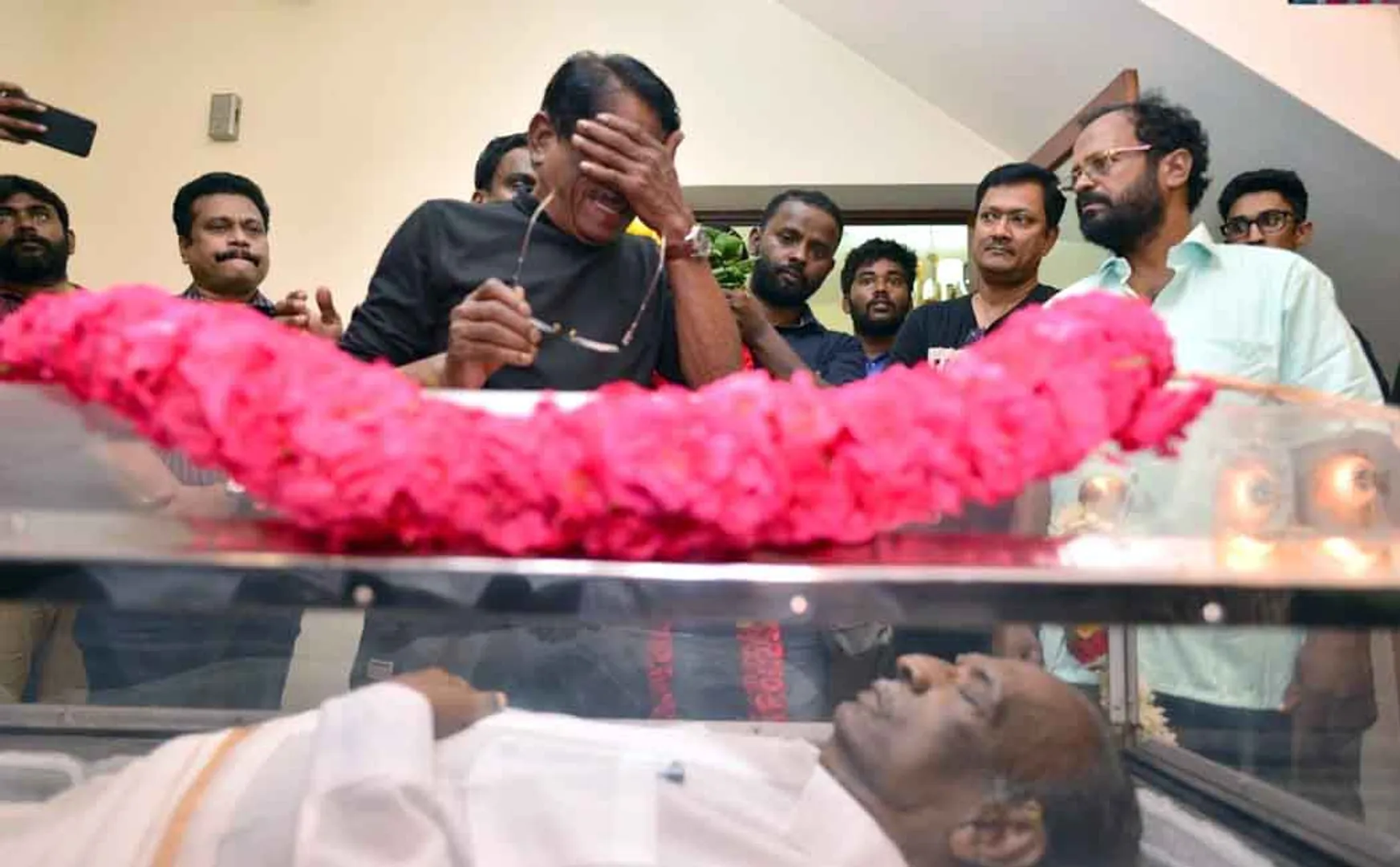 Cinematic celebrities paying homage to Director mahendran